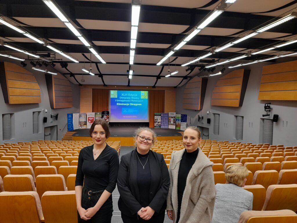 Uczestniczki Olimpiady Wiedzy i Umiejętności Rolniczych. Blok Architektura krajobrazu