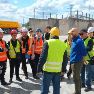 na-placu-kruszywa-do-wytwarzania-mieszanek-betonowych