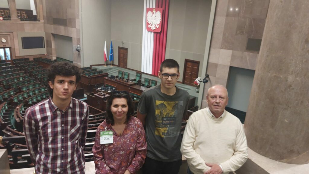 uczniowie zsb w sejmie i senacie - na sali plenarnej