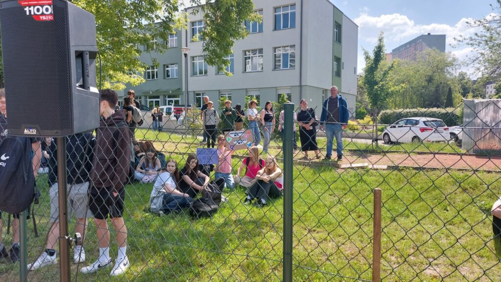 mecz siatkarski - DZIEŃ DZIECKA 1 - kibice