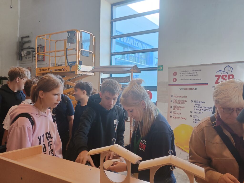 Technik technoligii drewna i goście