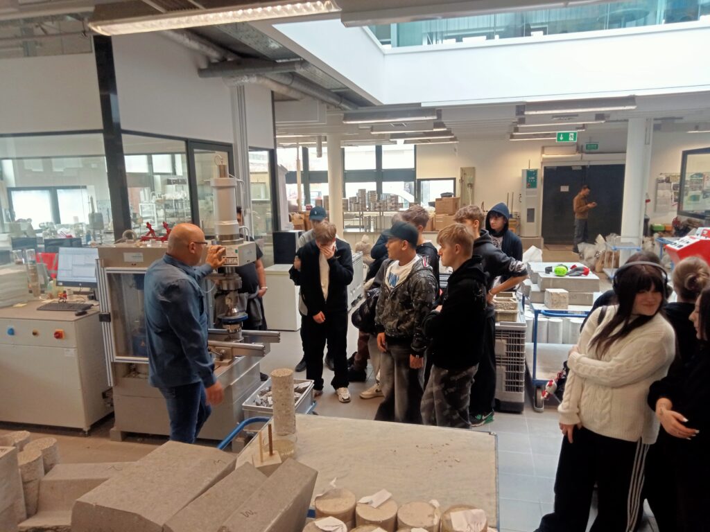 Zwiedzanie laboretorium TPA w Pruszkowie (1)