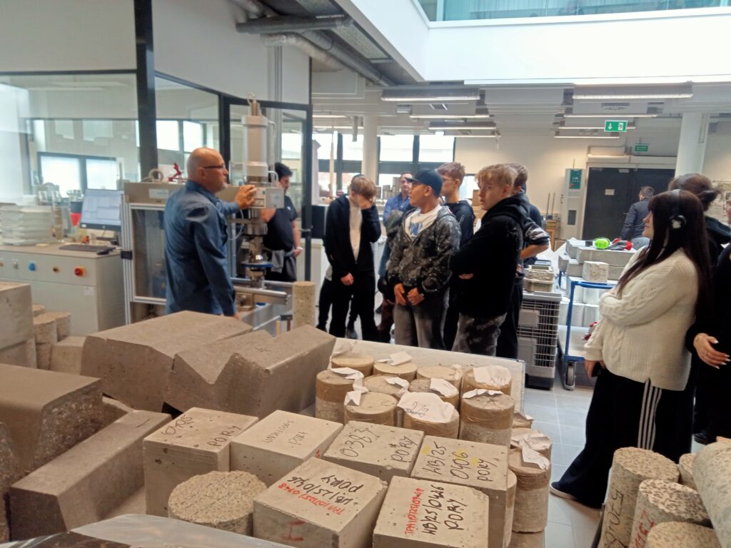 Zwiedzanie laboretorium TPA w Pruszkowie (1)