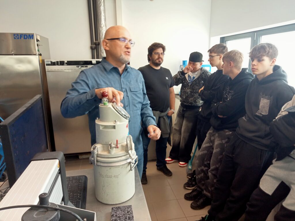 Zwiedzanie laboretorium TPA w Pruszkowie (1)