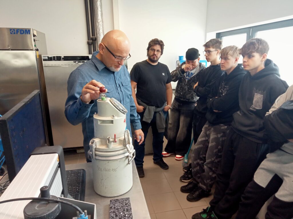 Zwiedzanie laboretorium TPA w Pruszkowie (1)