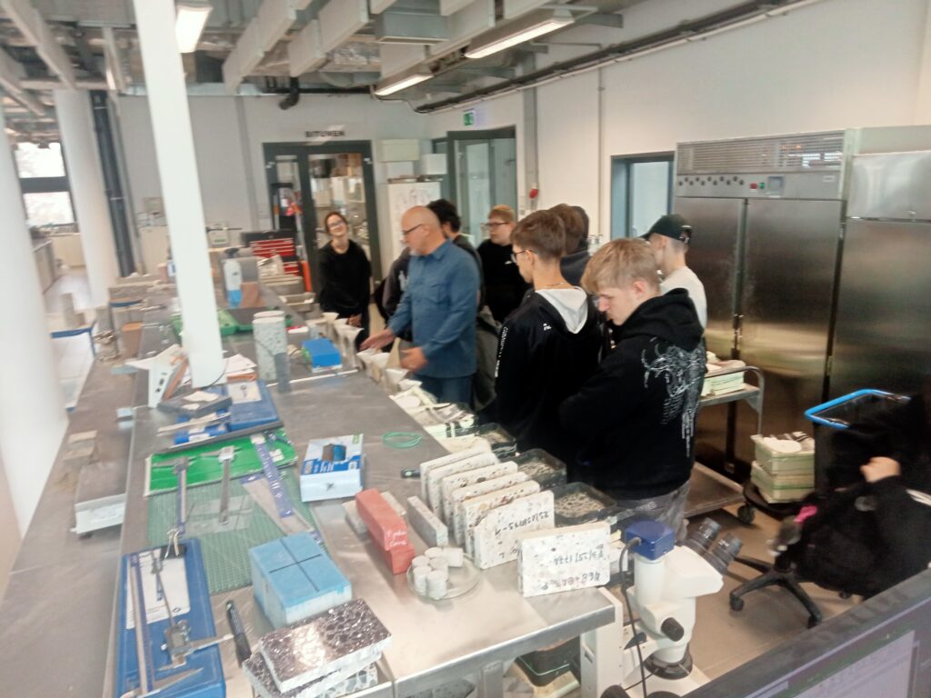 Zwiedzanie laboretorium TPA w Pruszkowie (1)