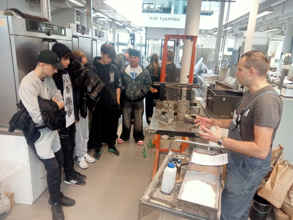 Zwiedzanie laboretorium TPA w Pruszkowie (1)