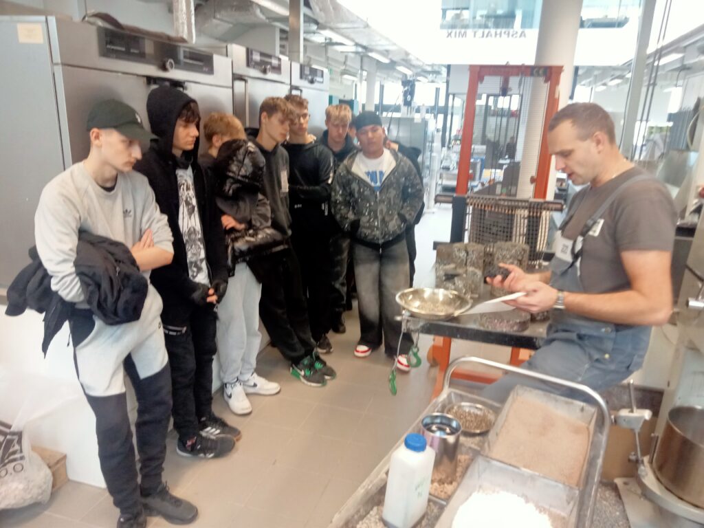 Zwiedzanie laboretorium TPA w Pruszkowie (1)