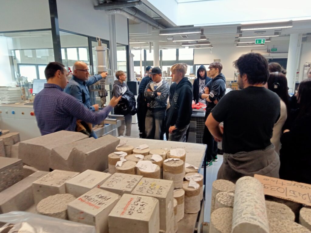 Zwiedzanie laboretorium TPA w Pruszkowie (1)