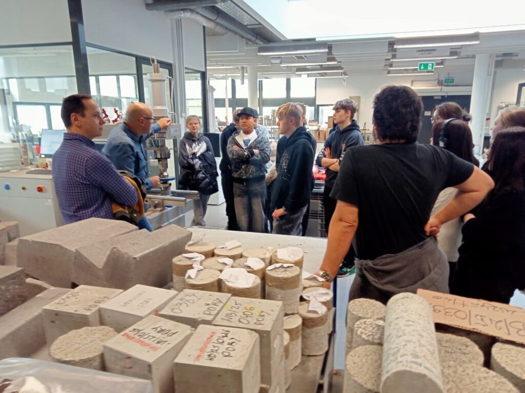 Zwiedzanie laboretorium TPA w Pruszkowie (1)