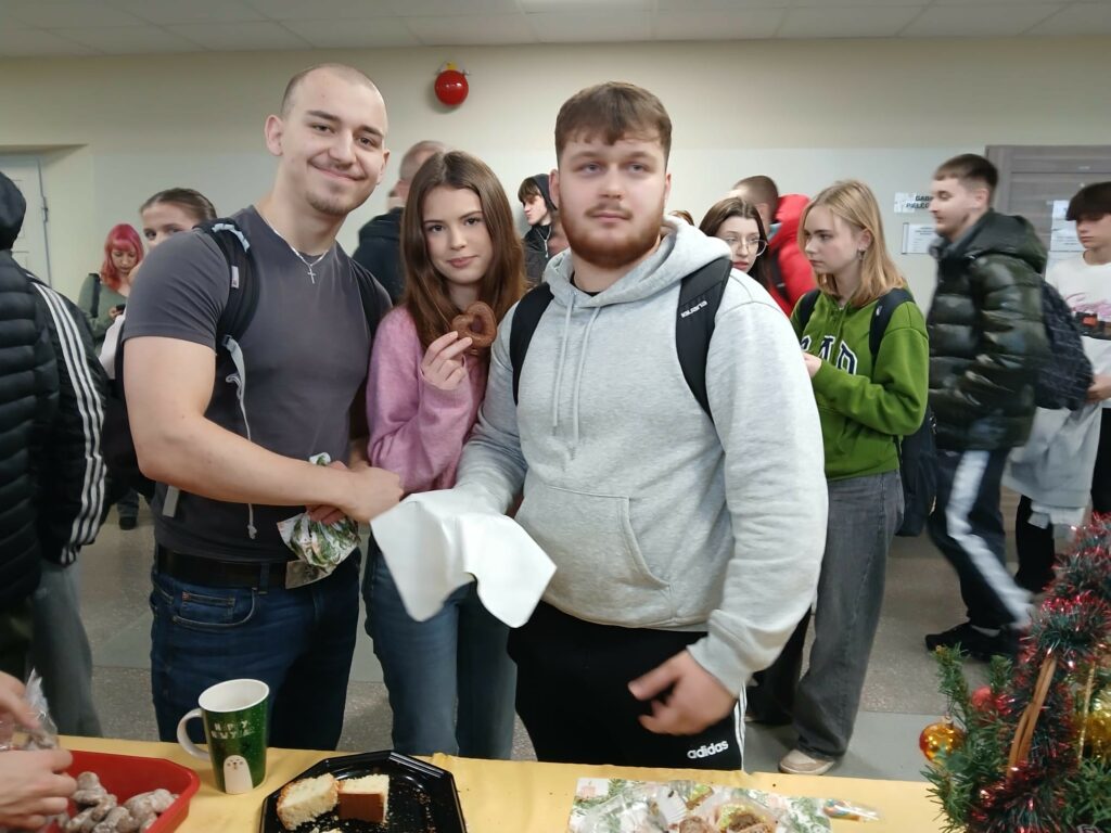 uczniowie zsb goszczą w kawiarence