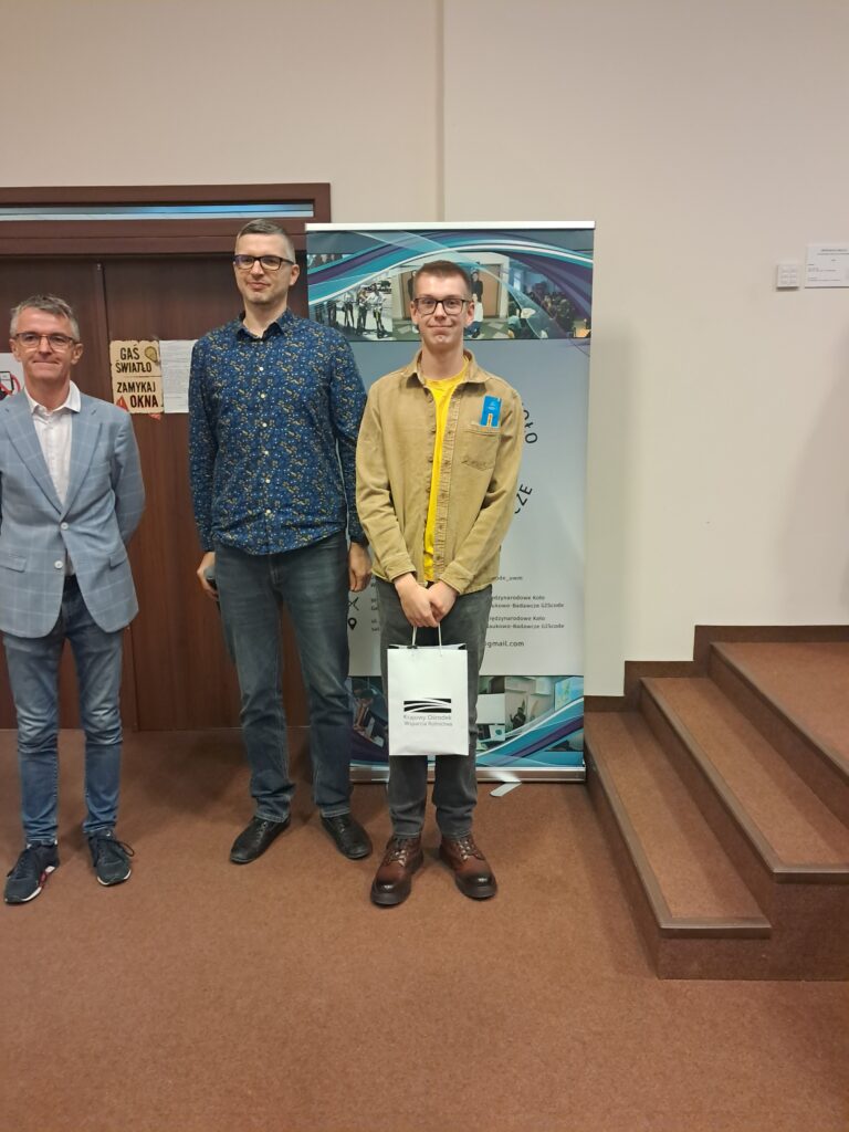 wreczenie nagrody za najciekawszy poster