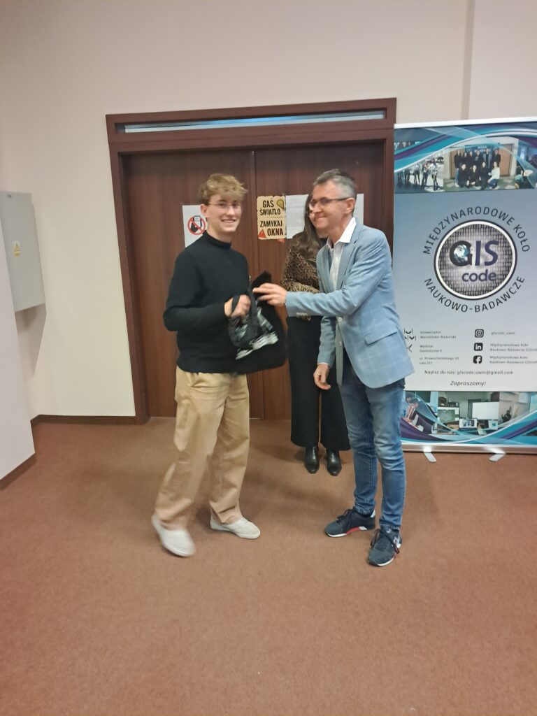 wreczenie nagrody za zajęcie 2 miejsca