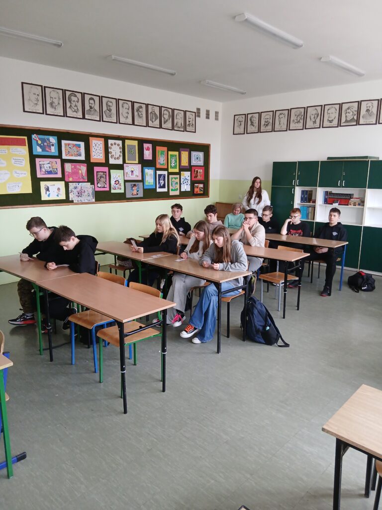 uczniowie szkoły podstawowej z Waplewa